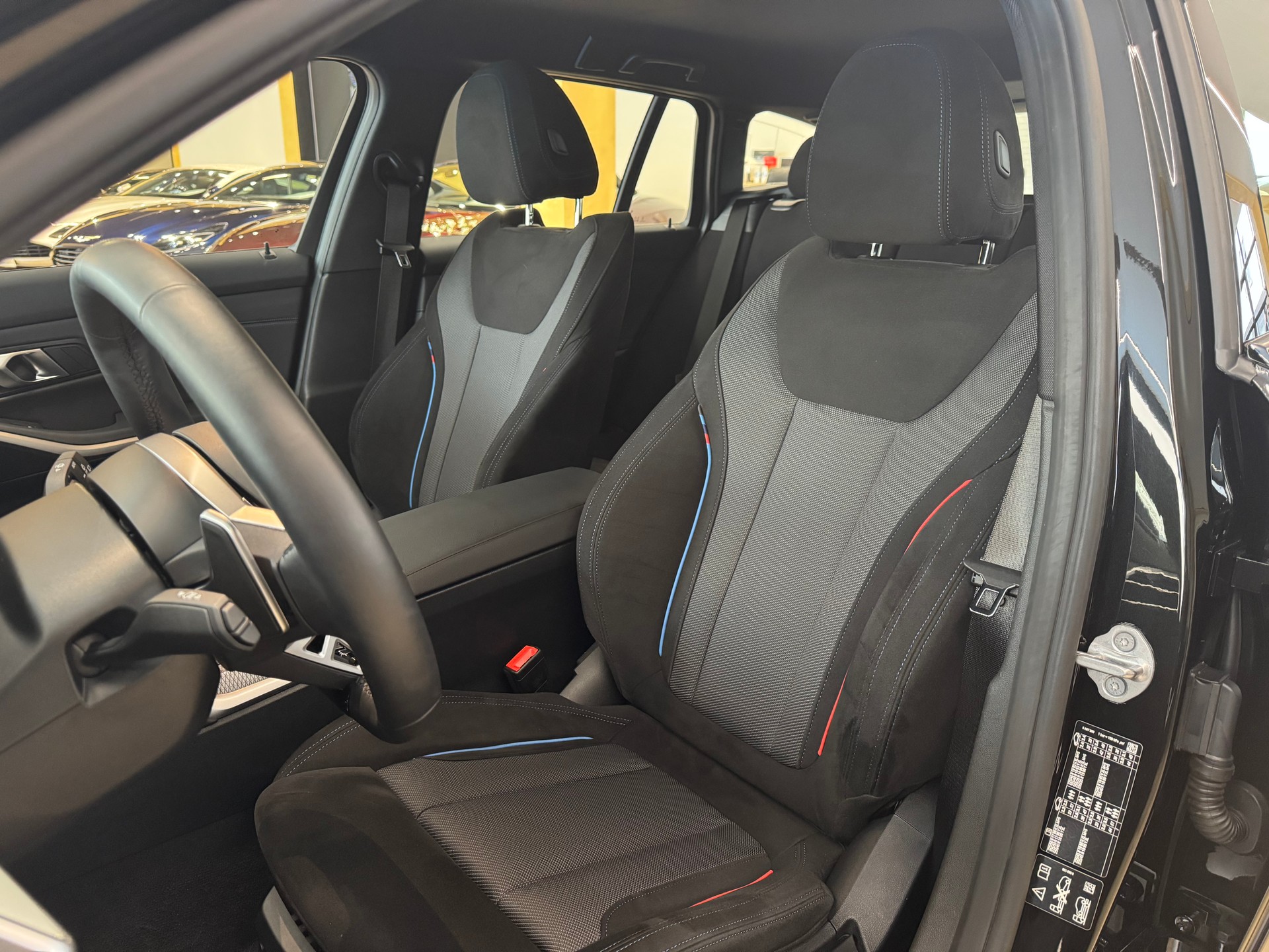 BMW 330i Touring xDrive Steptronic M Sport-image-16