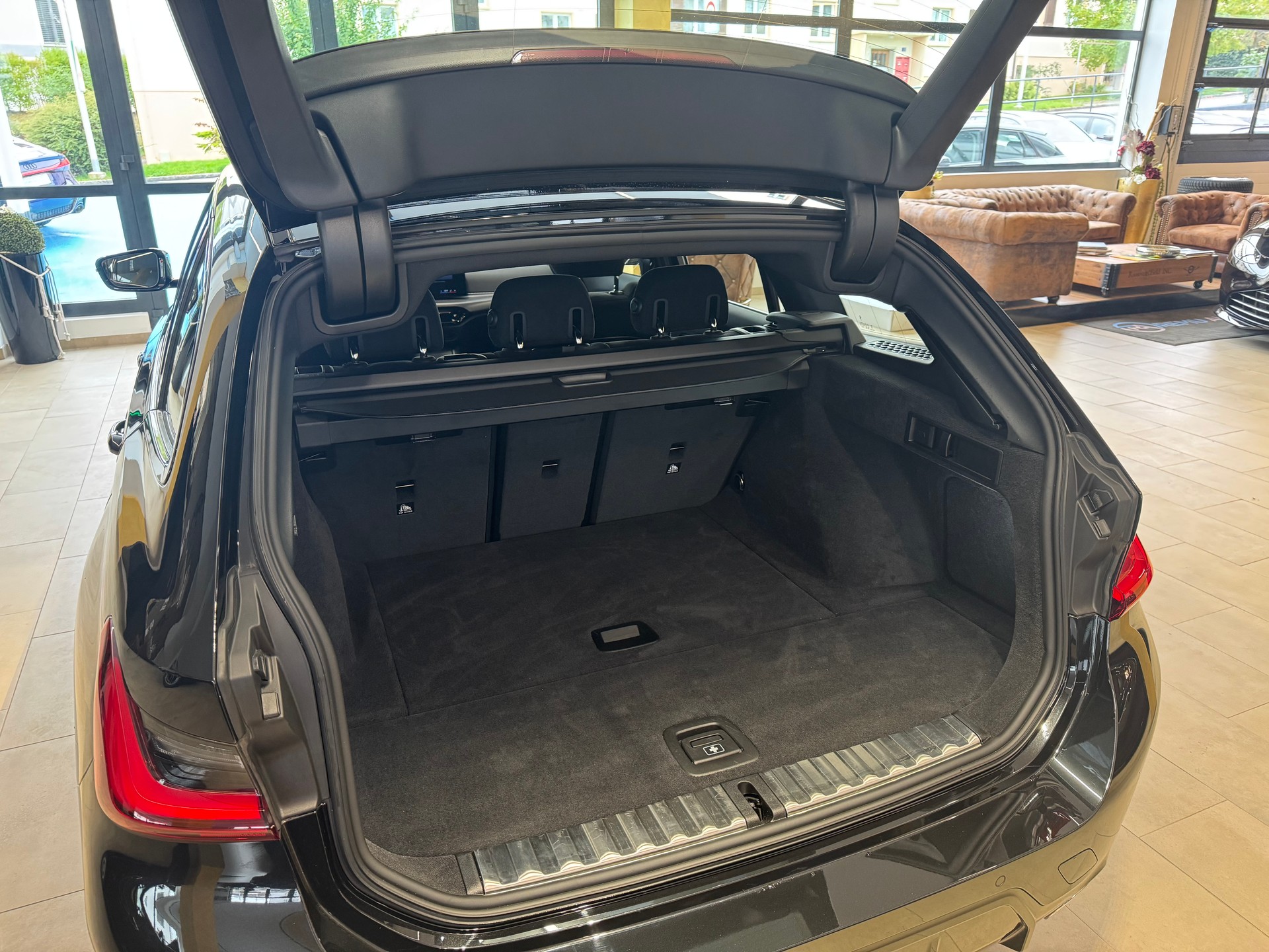 BMW 330i Touring xDrive Steptronic M Sport-image-8