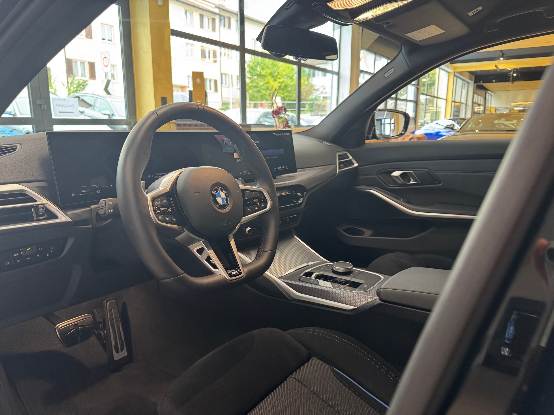 BMW 330i Touring xDrive Steptronic M Sport-image-14