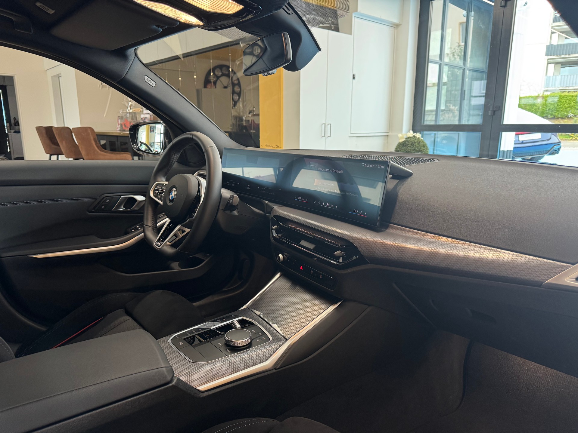 BMW 330i Touring xDrive Steptronic M Sport-image-17