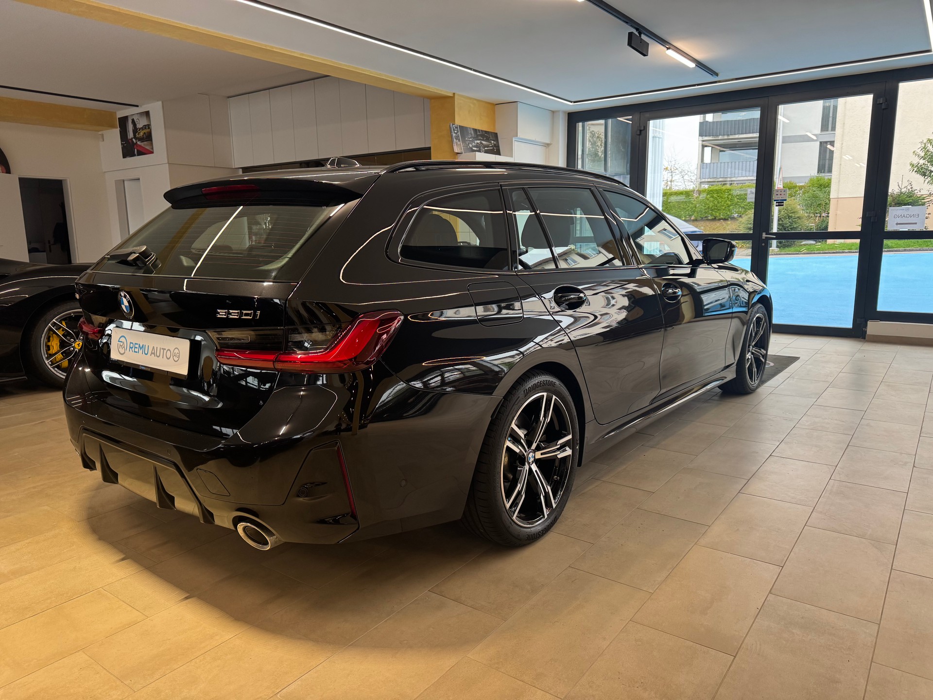 BMW 330i Touring xDrive Steptronic M Sport-image-9