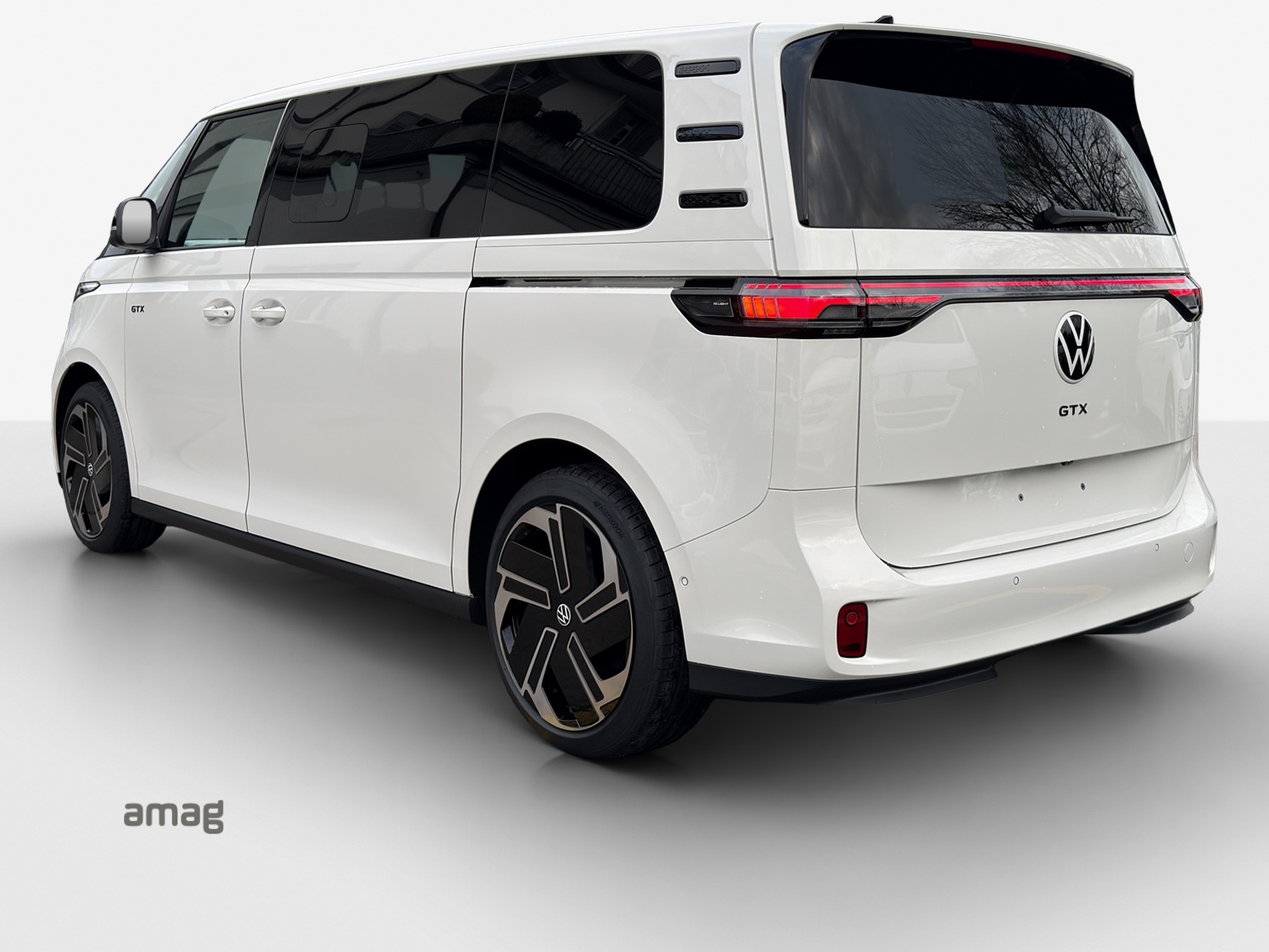 VW ID.Buzz LWB GTX 4 Motion-image-2