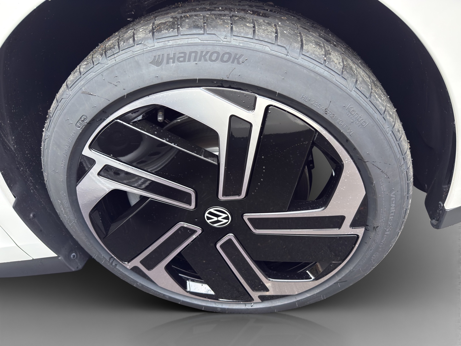 VW ID.Buzz LWB GTX 4 Motion-image-15