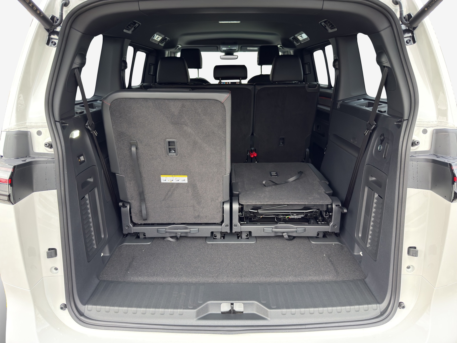 VW ID.Buzz LWB GTX 4 Motion-image-12
