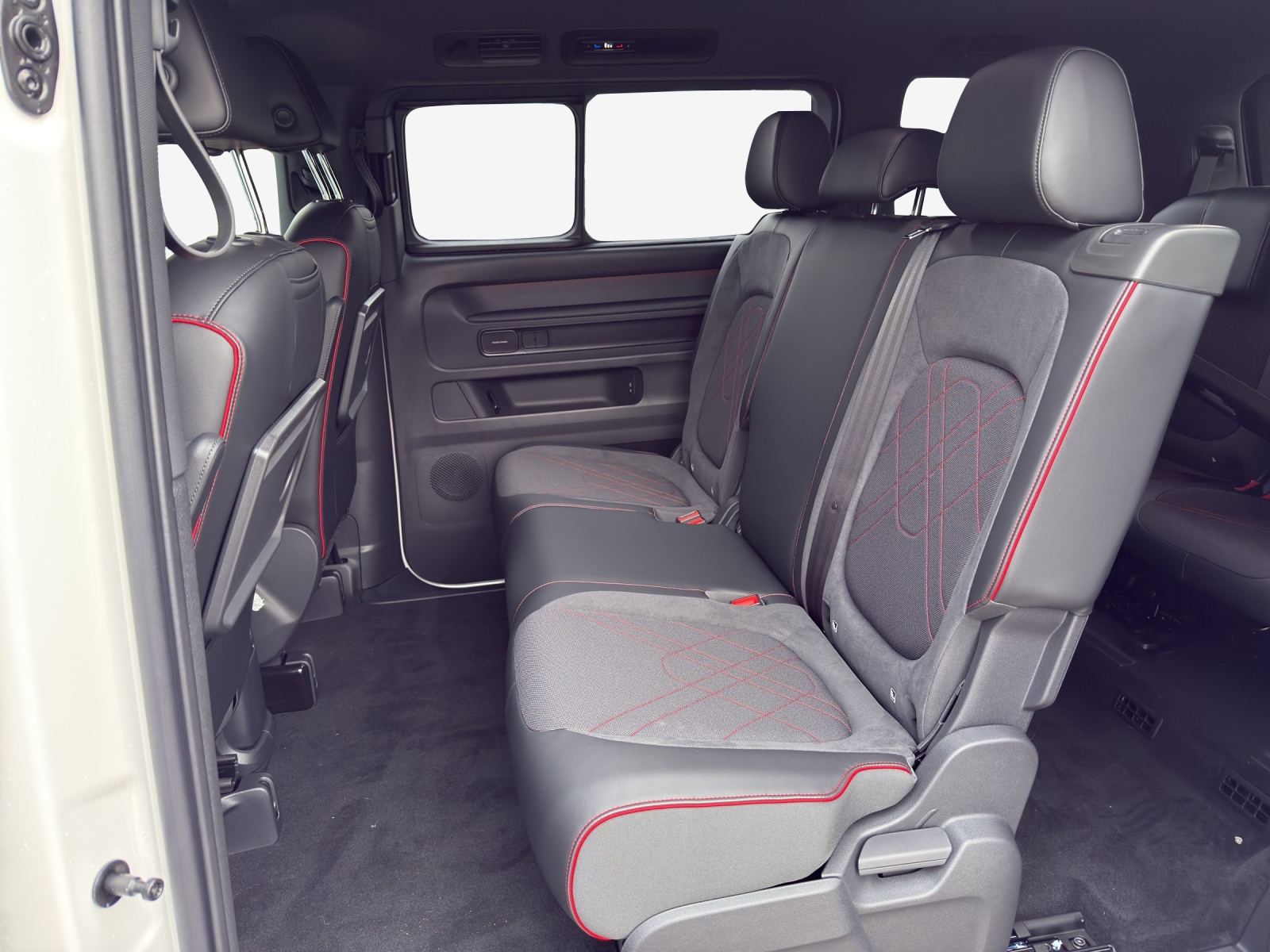 VW ID.Buzz LWB GTX 4 Motion-image-11