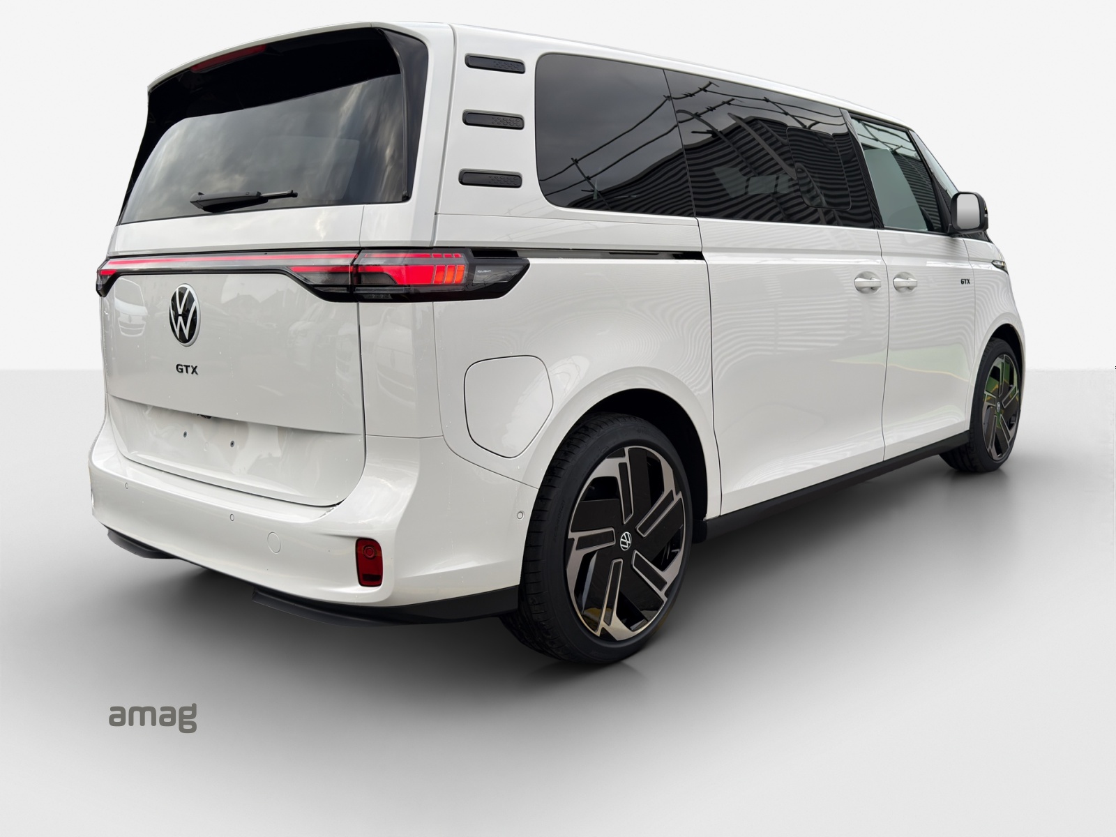 VW ID.Buzz LWB GTX 4 Motion-image-4