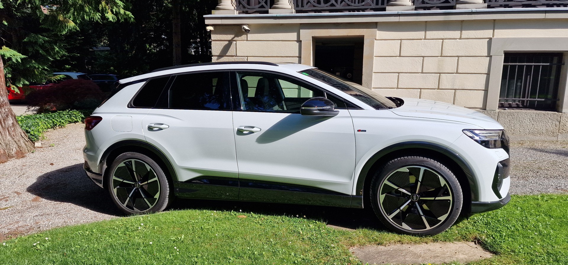 AUDI Q4 e-tron 50 quattro-image-1