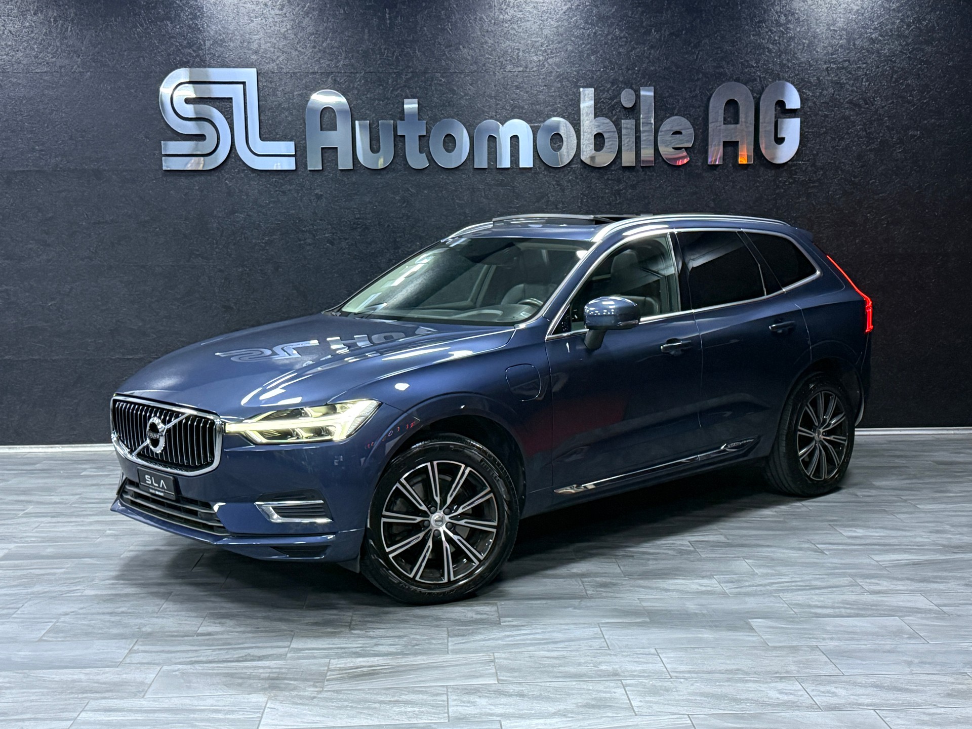 VOLVO XC60 T8 eAWD Momentum Geartronic / CH Fz / 1 Hand / Leasing ab 299.- / Panoramadach
