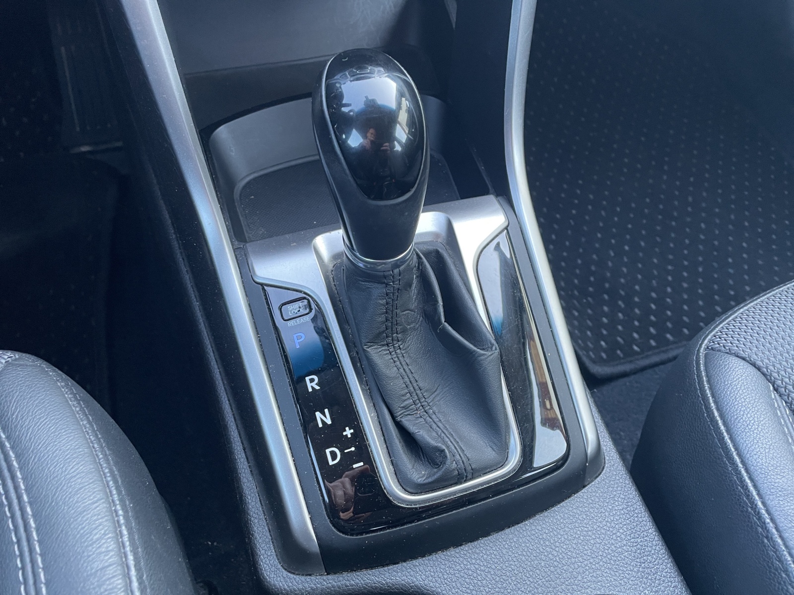 HYUNDAI i30 1.6 GDi Style-image-12