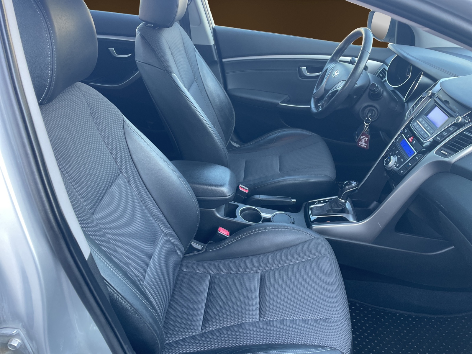 HYUNDAI i30 1.6 GDi Style-image-8
