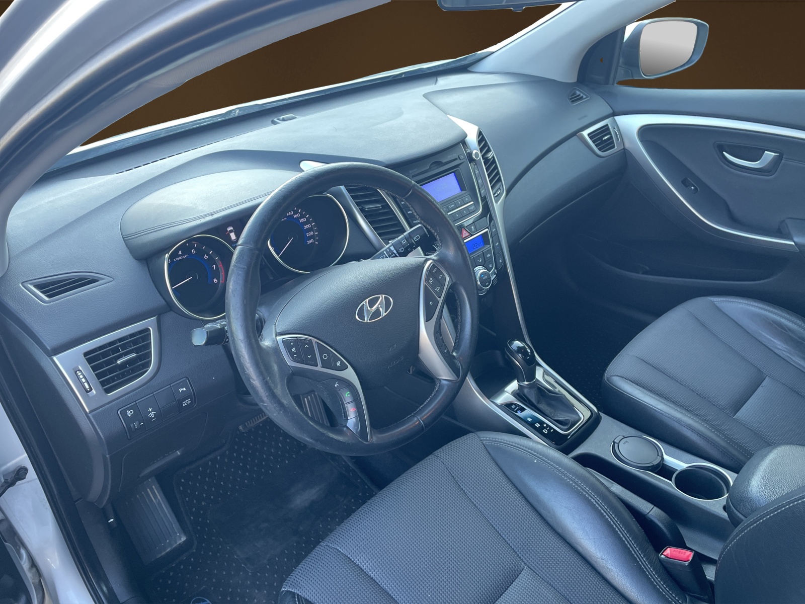 HYUNDAI i30 1.6 GDi Style-image-5