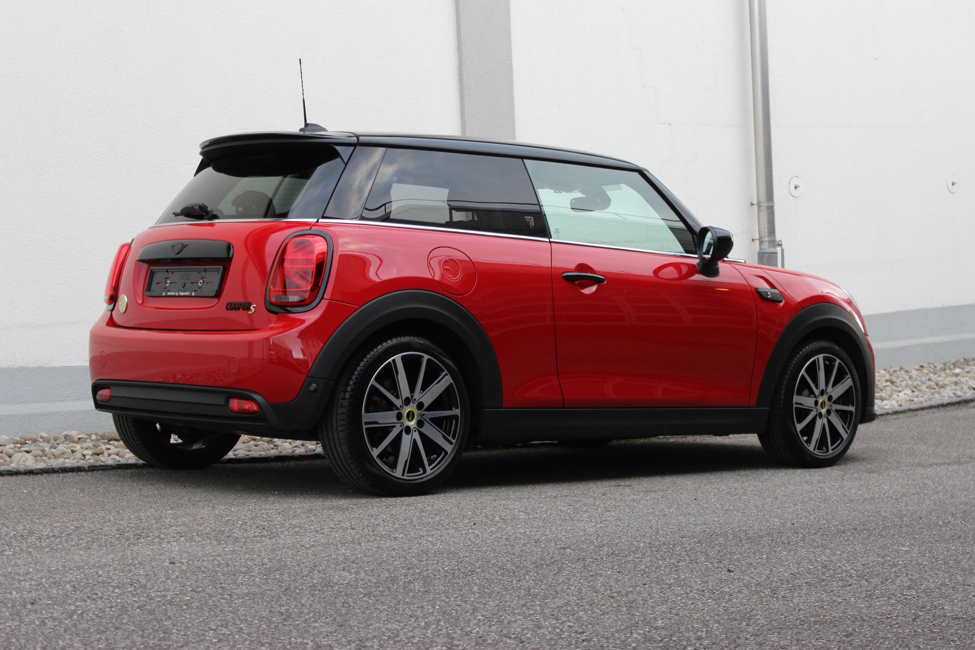 MINI Cooper SE-image-2