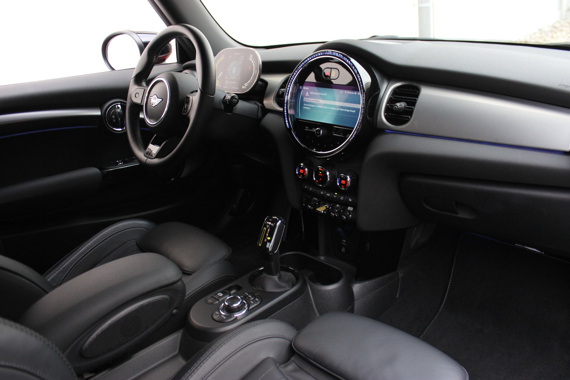 MINI Cooper SE-image-1