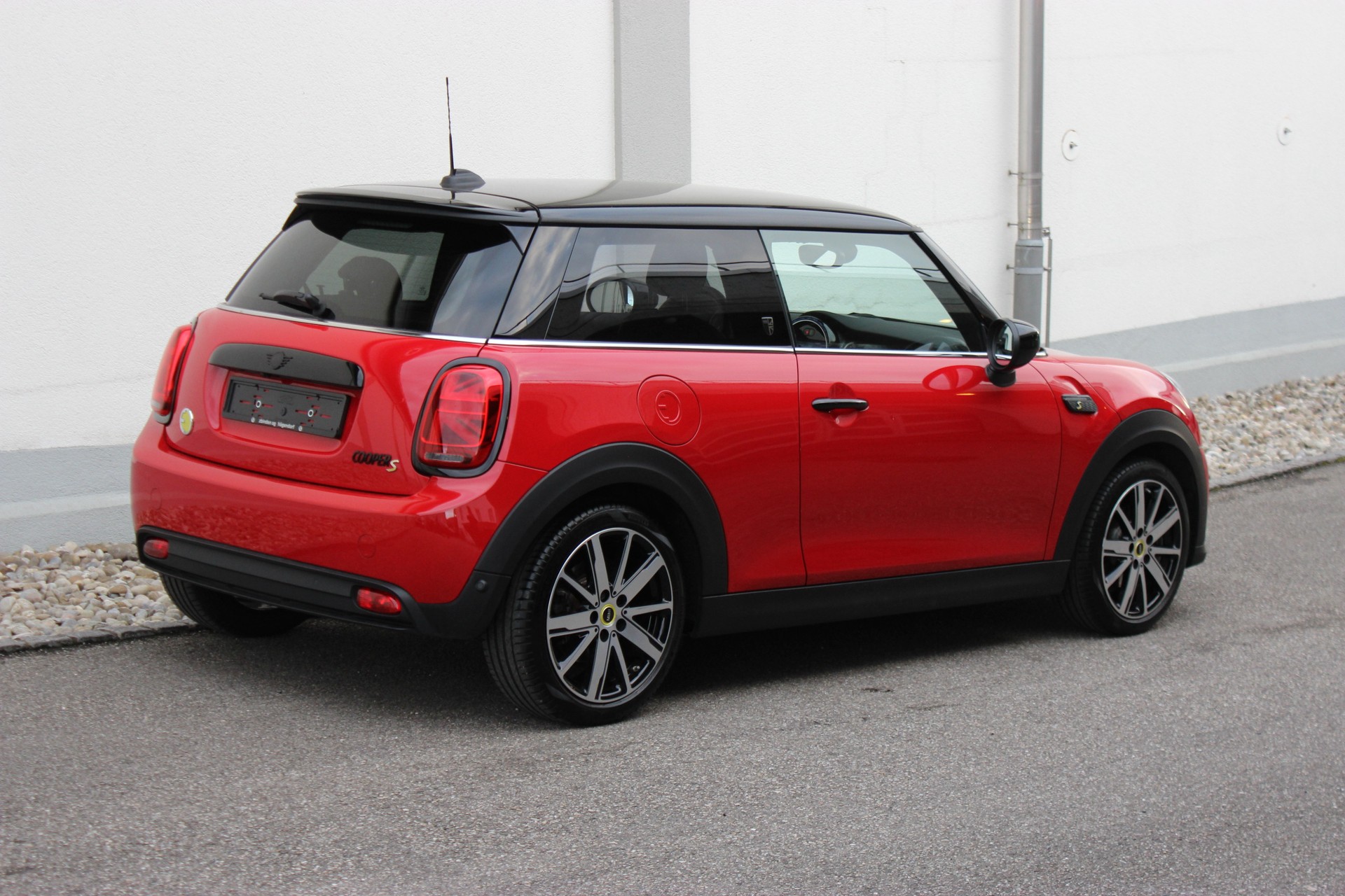MINI Cooper SE-image-4