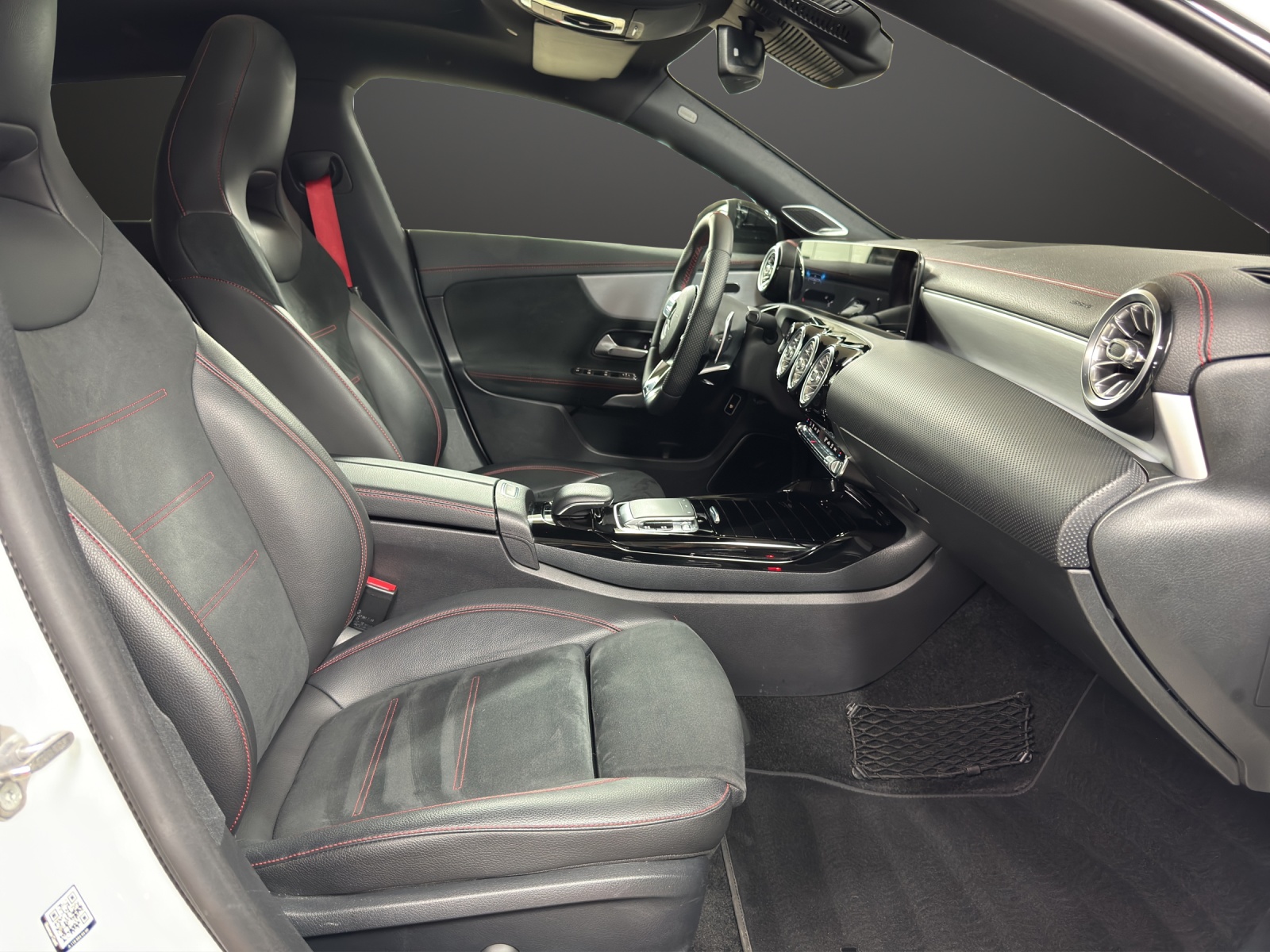 MERCEDES-BENZ CLA SB 35 AMG 4Matic-image-11