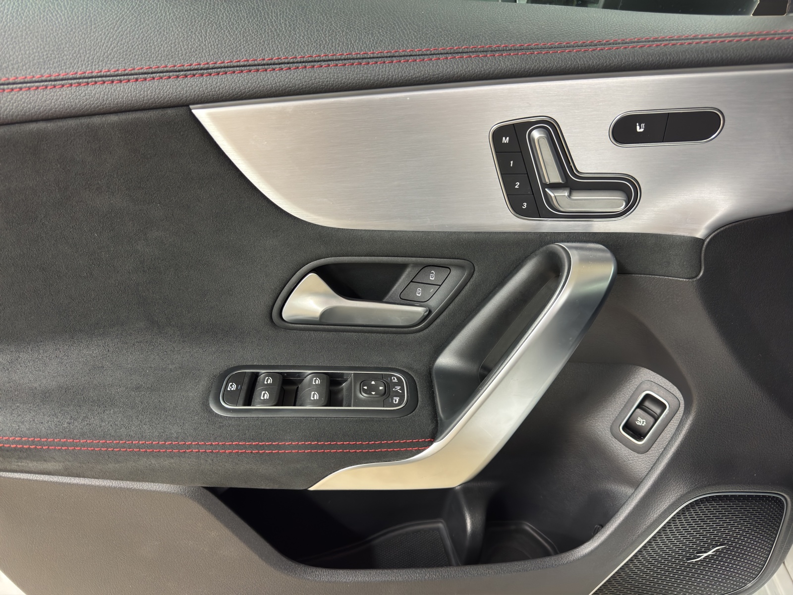 MERCEDES-BENZ CLA SB 35 AMG 4Matic-image-12