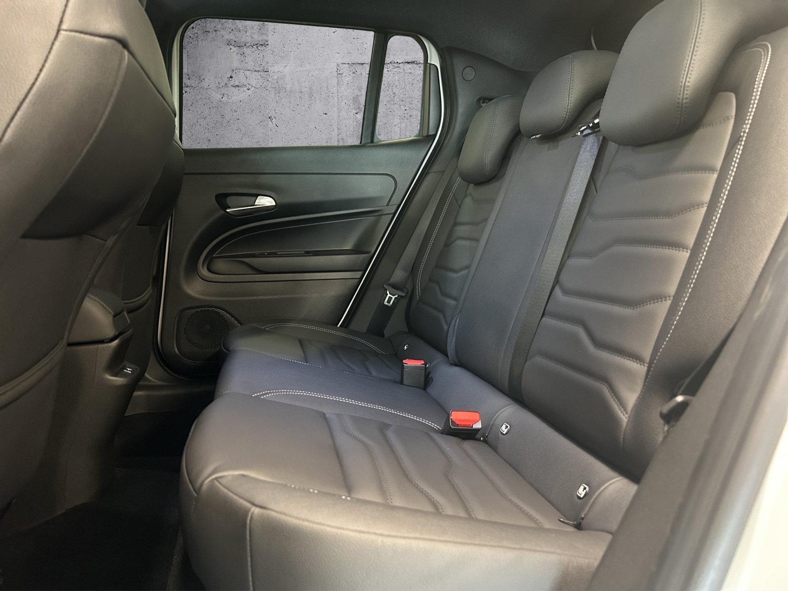 JEEP Avenger 1.2 Turbo MHEV Overland Leather 4xe-image-8