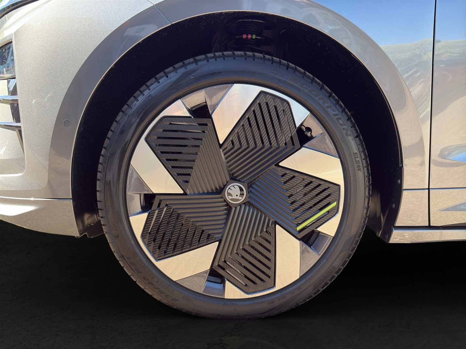 SKODA Enyaq 4x4 RS-image-15