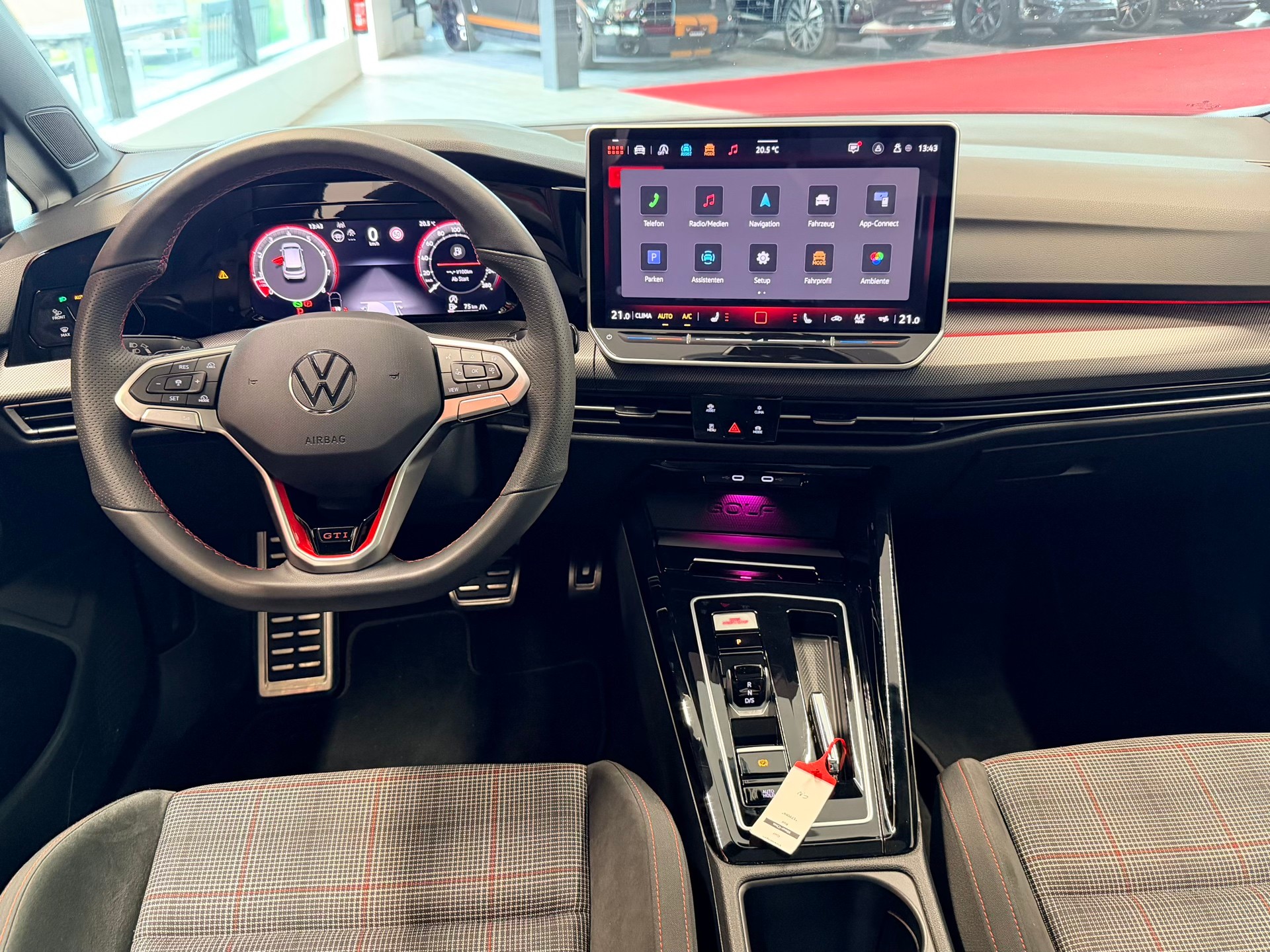 VW Golf 2.0 TSI GTI DSG-image-17