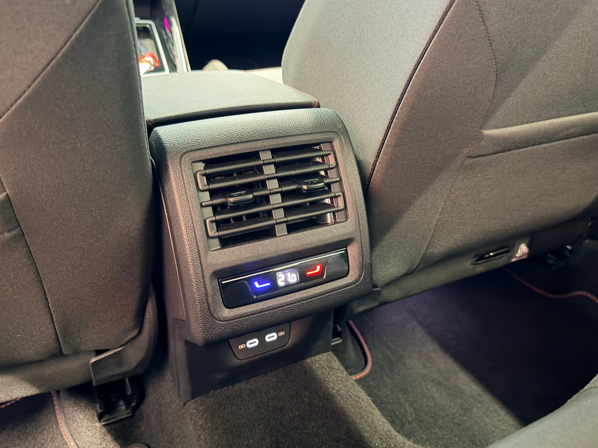 VW Golf 2.0 TSI GTI DSG-image-16