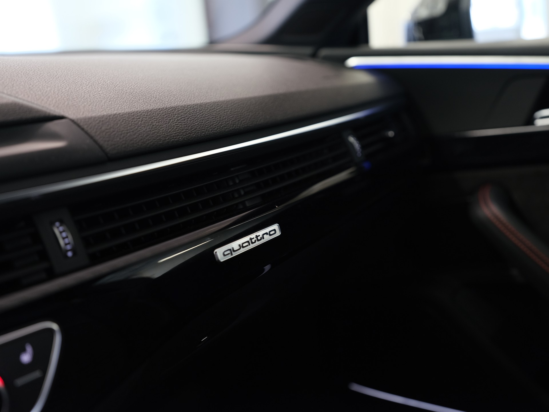 AUDI RS5 Coupé 2.9 TFSI quattro tiptronic *Ambientebeleuchtung* *Head up Display* *Lederausstattung*-image-26