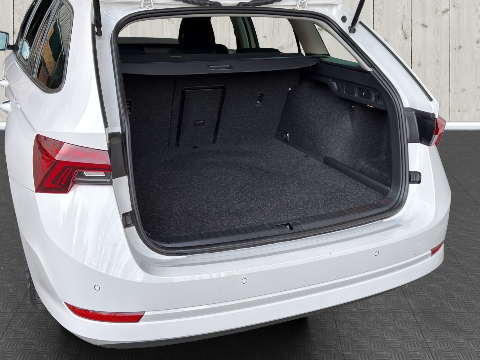 SKODA Octavia Combi 1.4 TSI PHEV DSG Style-image-15