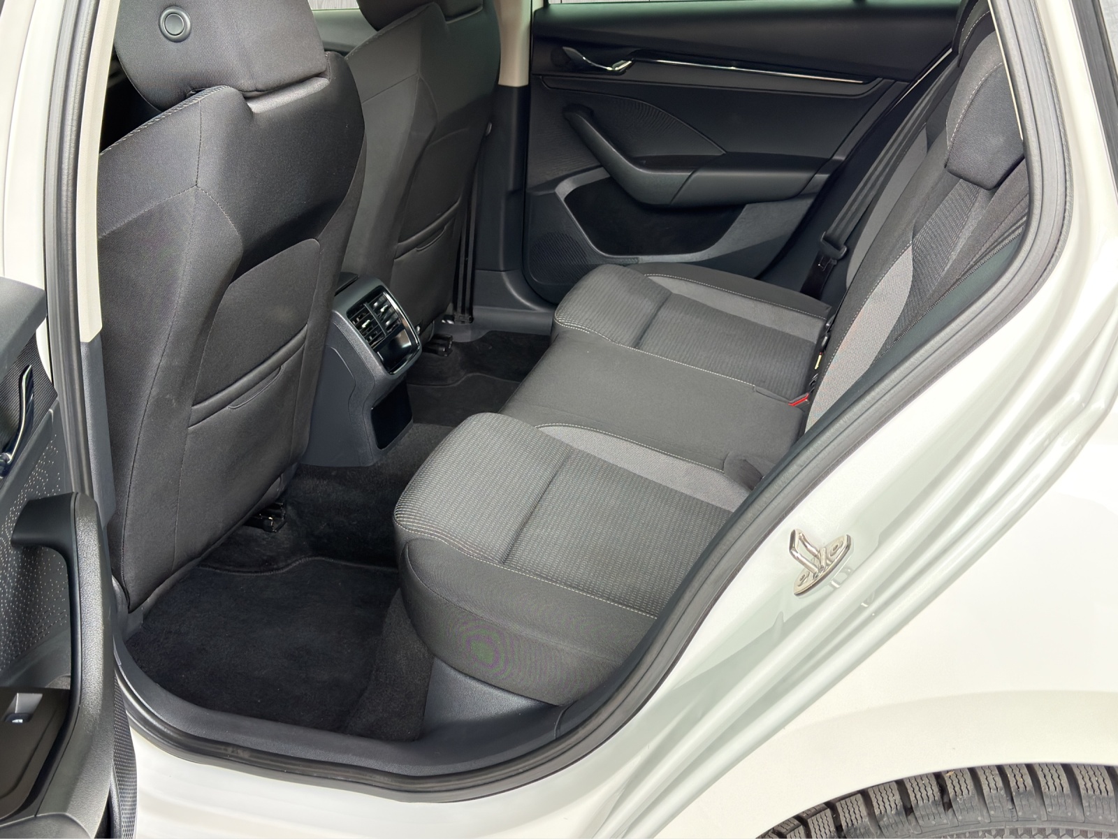 SKODA Octavia Combi 1.4 TSI PHEV DSG Style-image-14