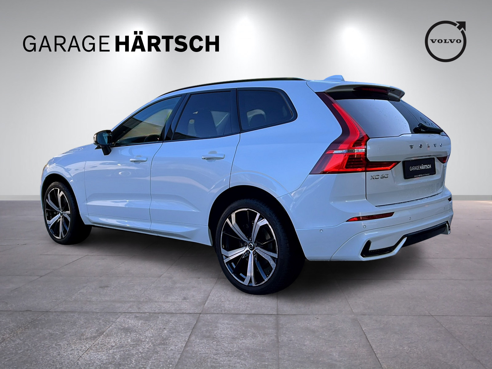 VOLVO XC60 2.0 B5 MH Ultimate Dark AWD-image-3