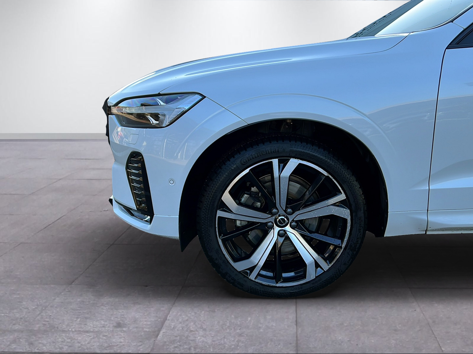 VOLVO XC60 2.0 B5 MH Ultimate Dark AWD-image-2