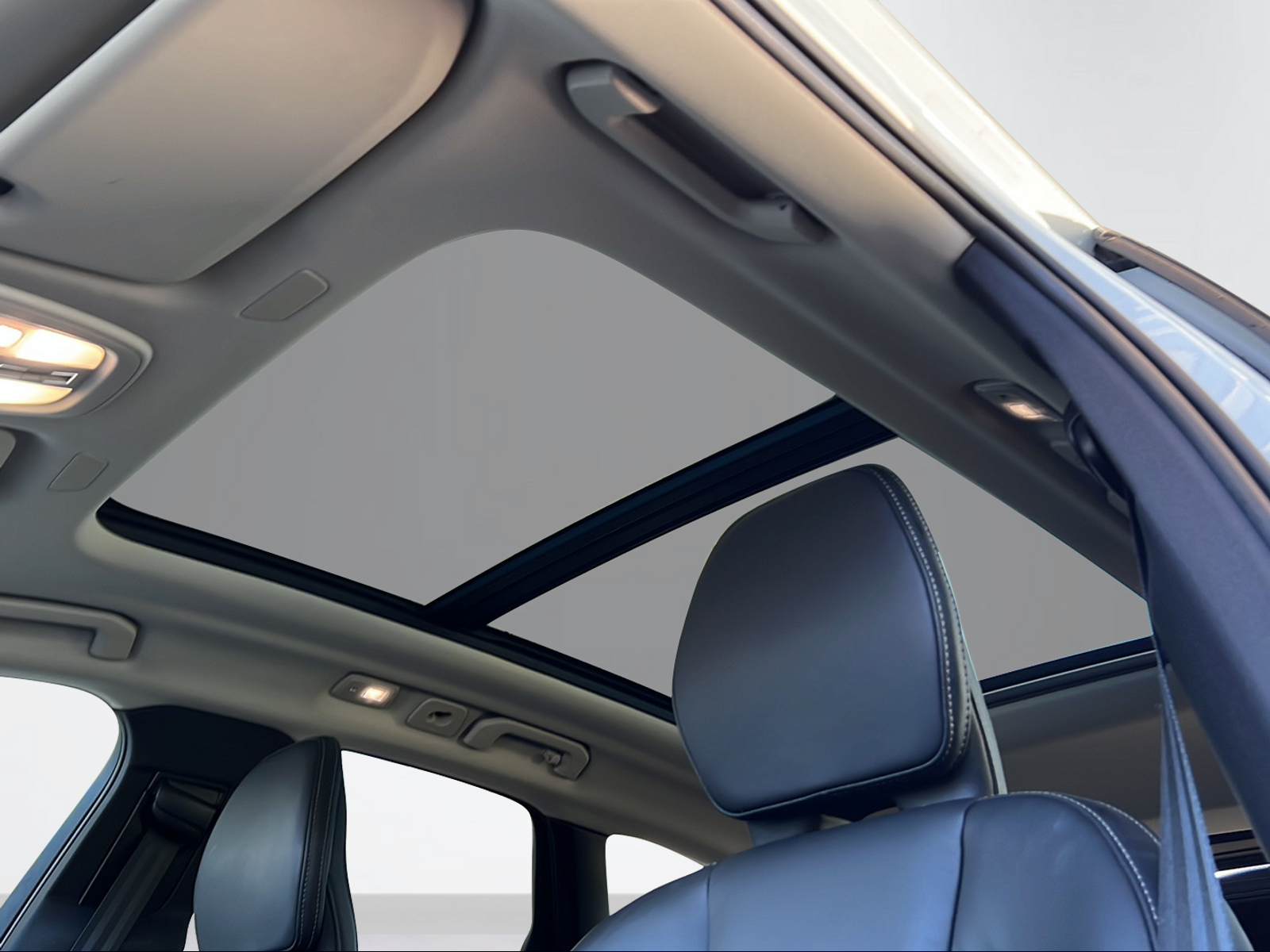 VOLVO XC60 2.0 B5 MH Ultimate Dark AWD-image-15