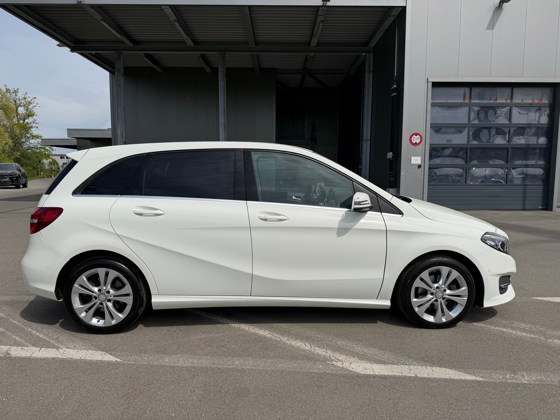 MERCEDES-BENZ B 200 CDI AMG Line 4Matic 7G-DCT-image-2