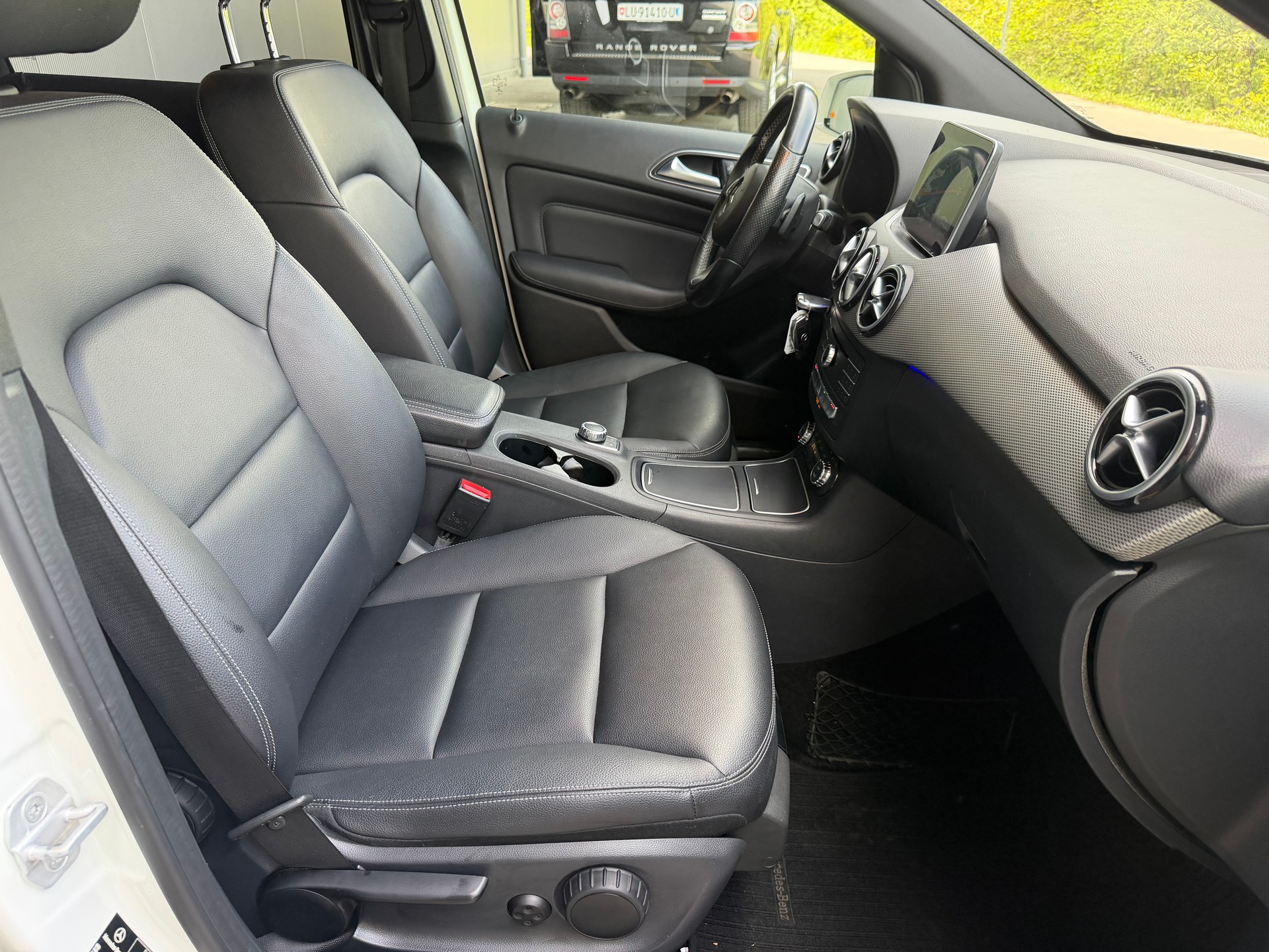 MERCEDES-BENZ B 200 CDI AMG Line 4Matic 7G-DCT-image-11