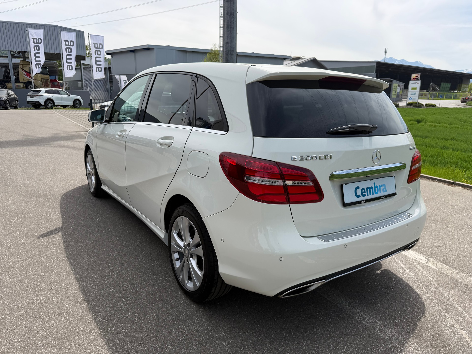 MERCEDES-BENZ B 200 CDI AMG Line 4Matic 7G-DCT-image-4