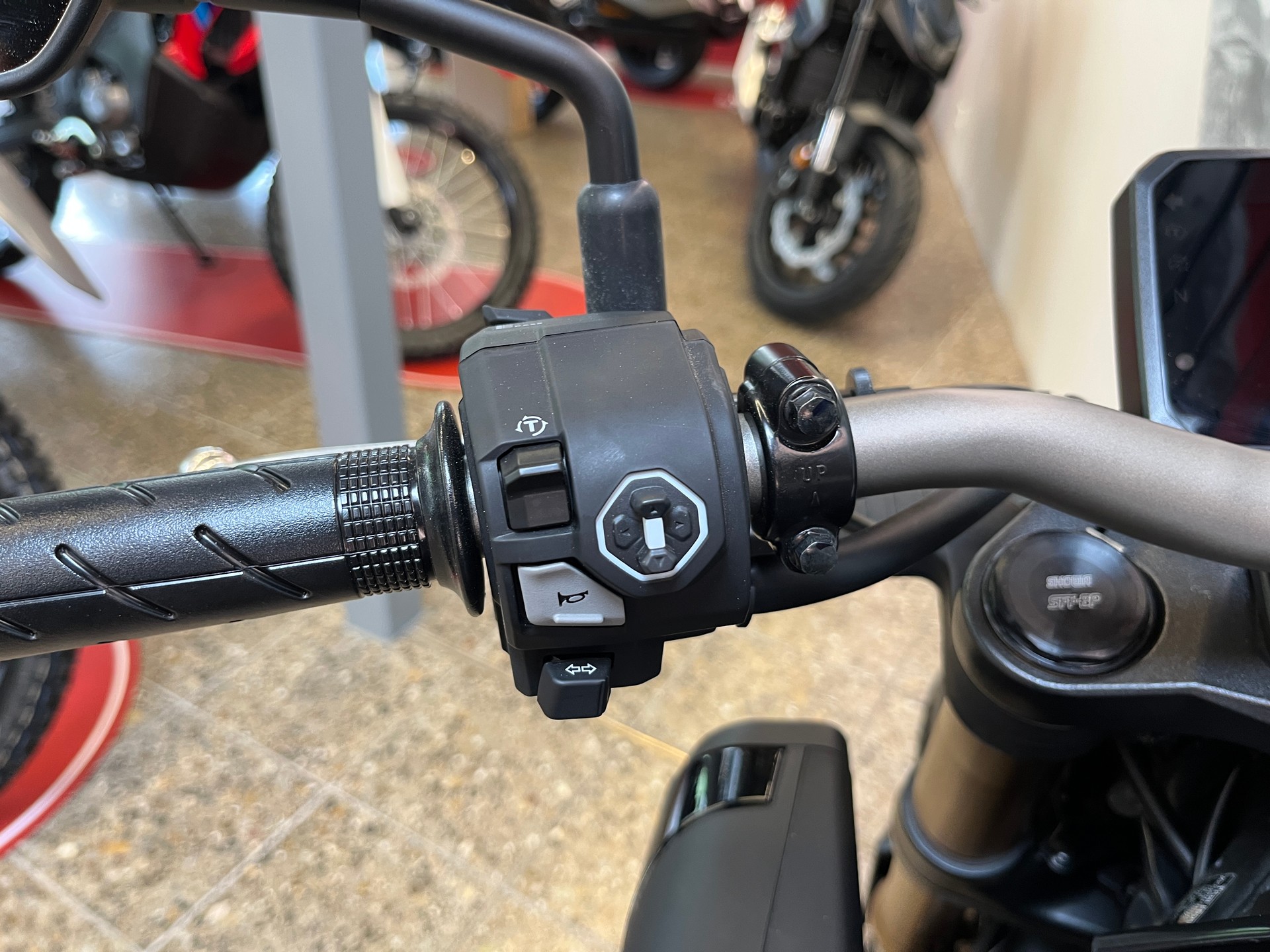 HONDA CB 650 R E-Clutch-image-7