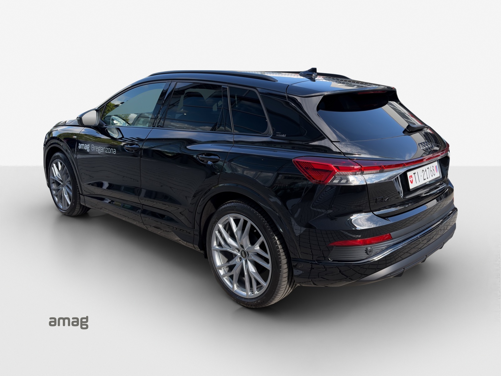 AUDI Q4 e-tron 45 Edition Swiss Ski quattro-image-2