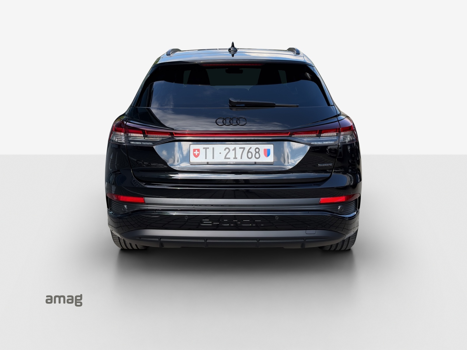 AUDI Q4 e-tron 45 Edition Swiss Ski quattro-image-3