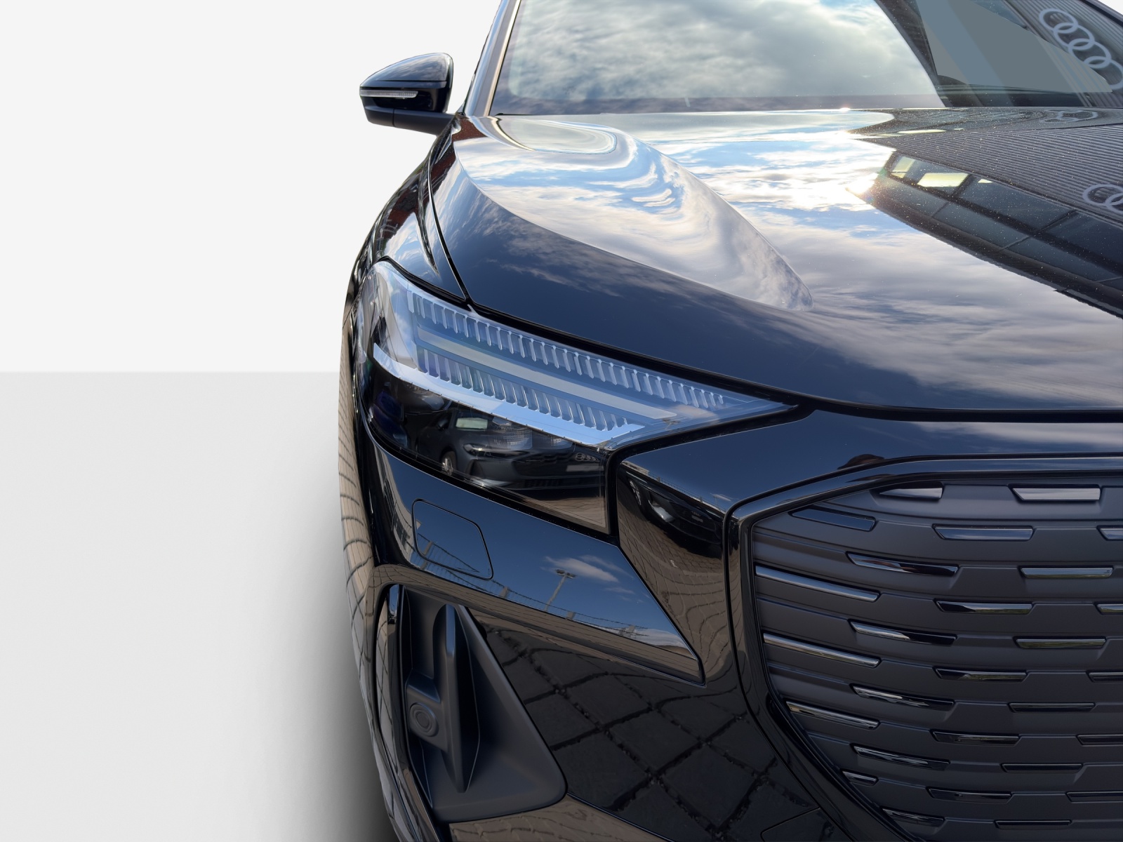 AUDI Q4 e-tron 45 Edition Swiss Ski quattro-image-15