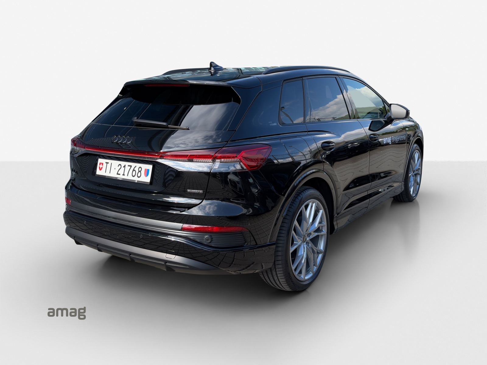AUDI Q4 e-tron 45 Edition Swiss Ski quattro-image-4