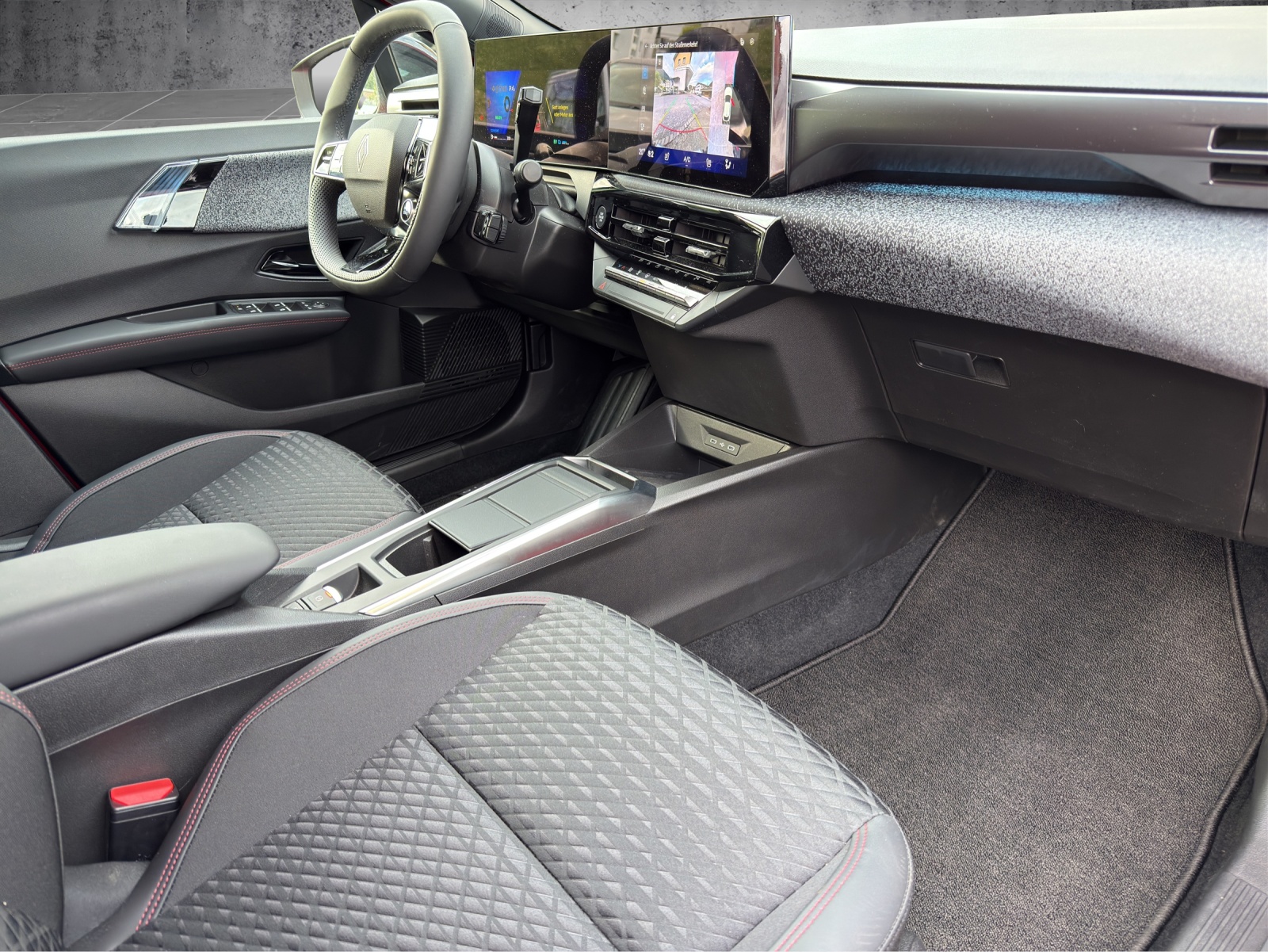 RENAULT Clio 1.8 E-Tech Techno-image-8