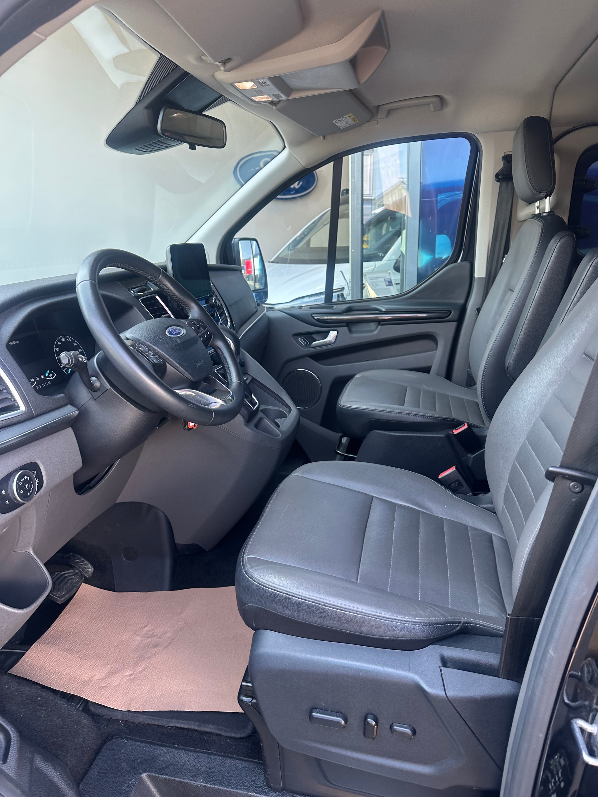 FORD Tourneo Custom 320 L2 2.0 TDCi 170 Titanium X-image-9