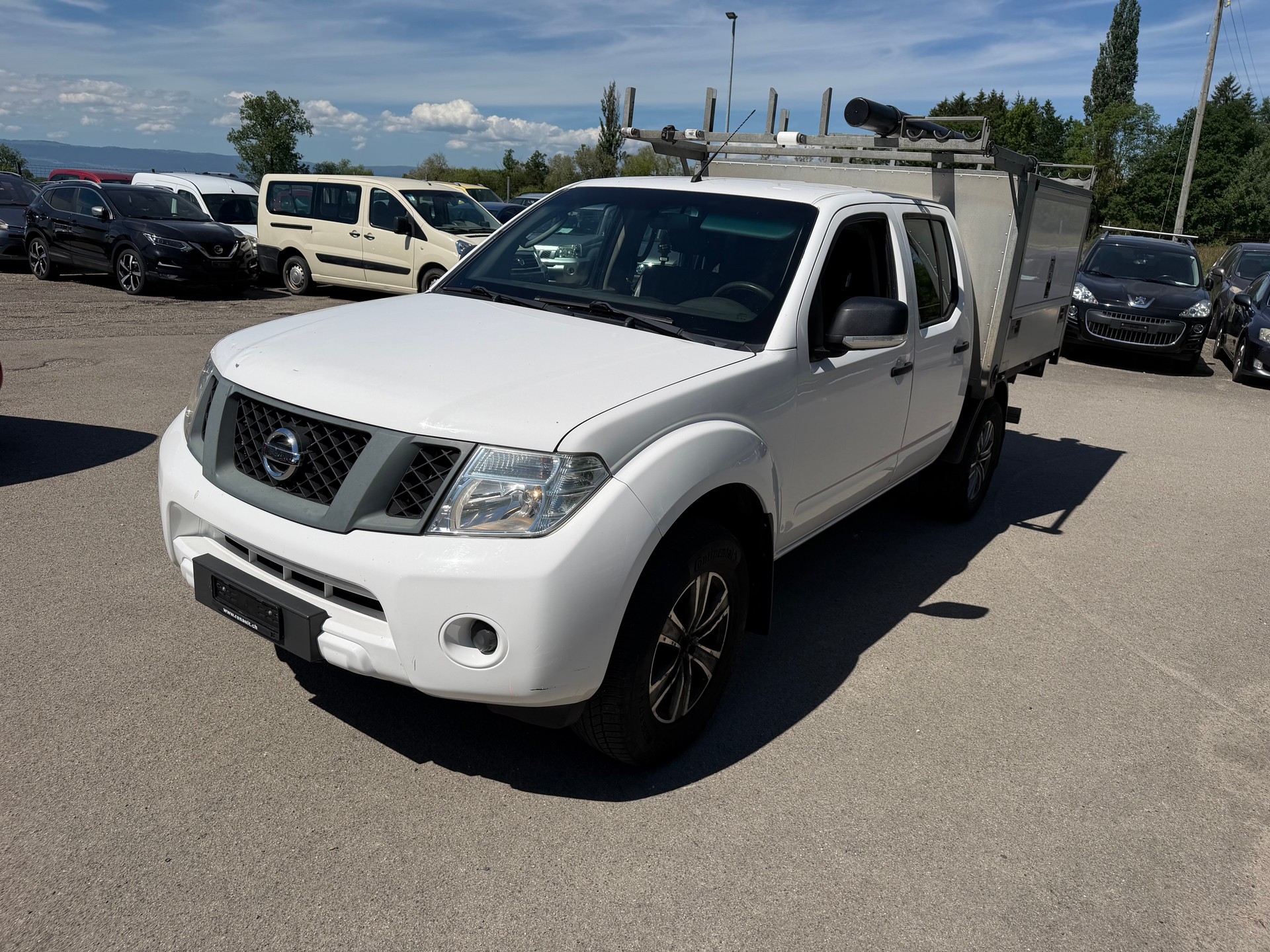 NISSAN Navara Double Cab LE 2.5 dCi 4WD LB-image-1