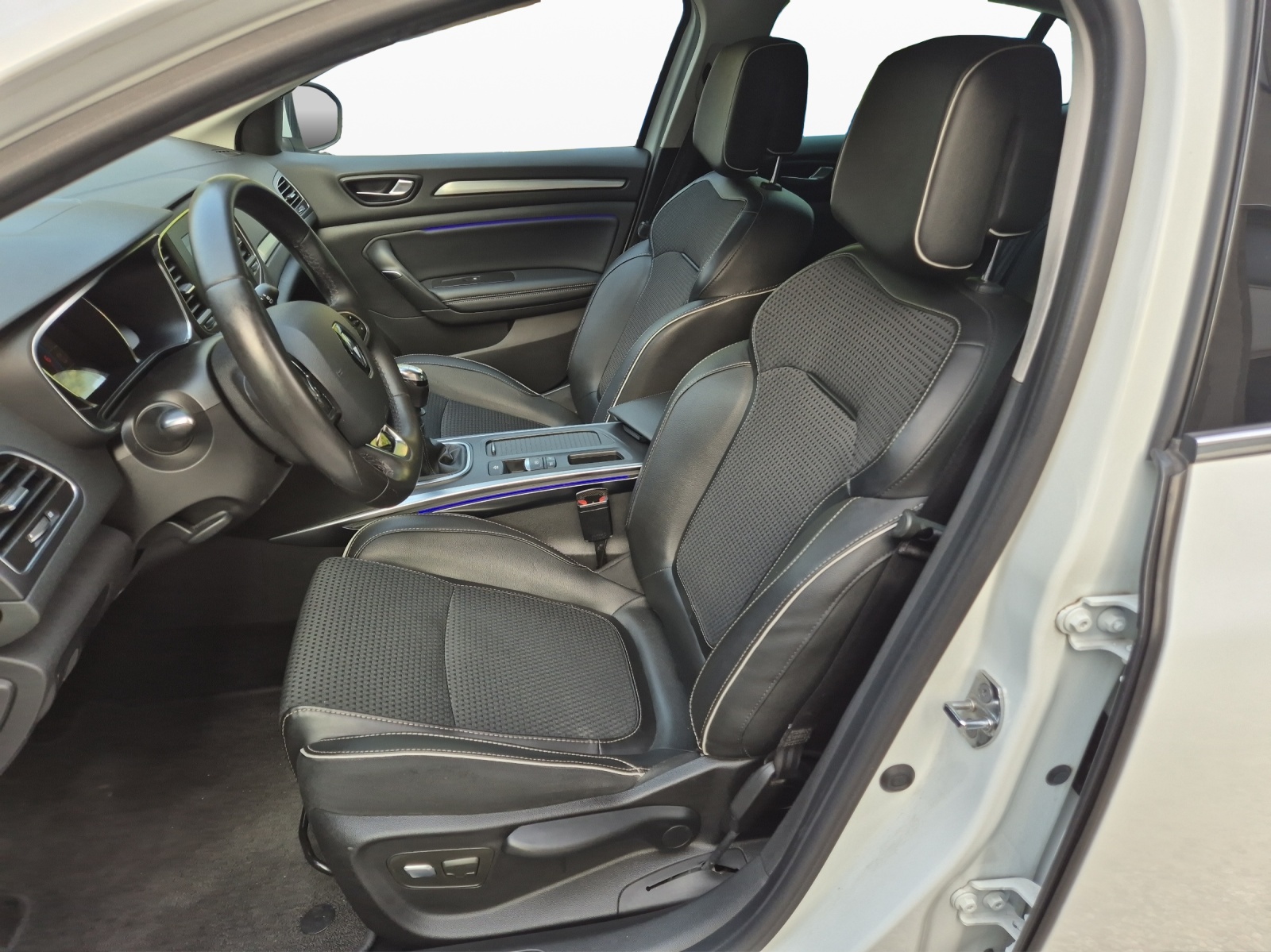 RENAULT Mégane 1.2 16V Turbo Bose-image-13
