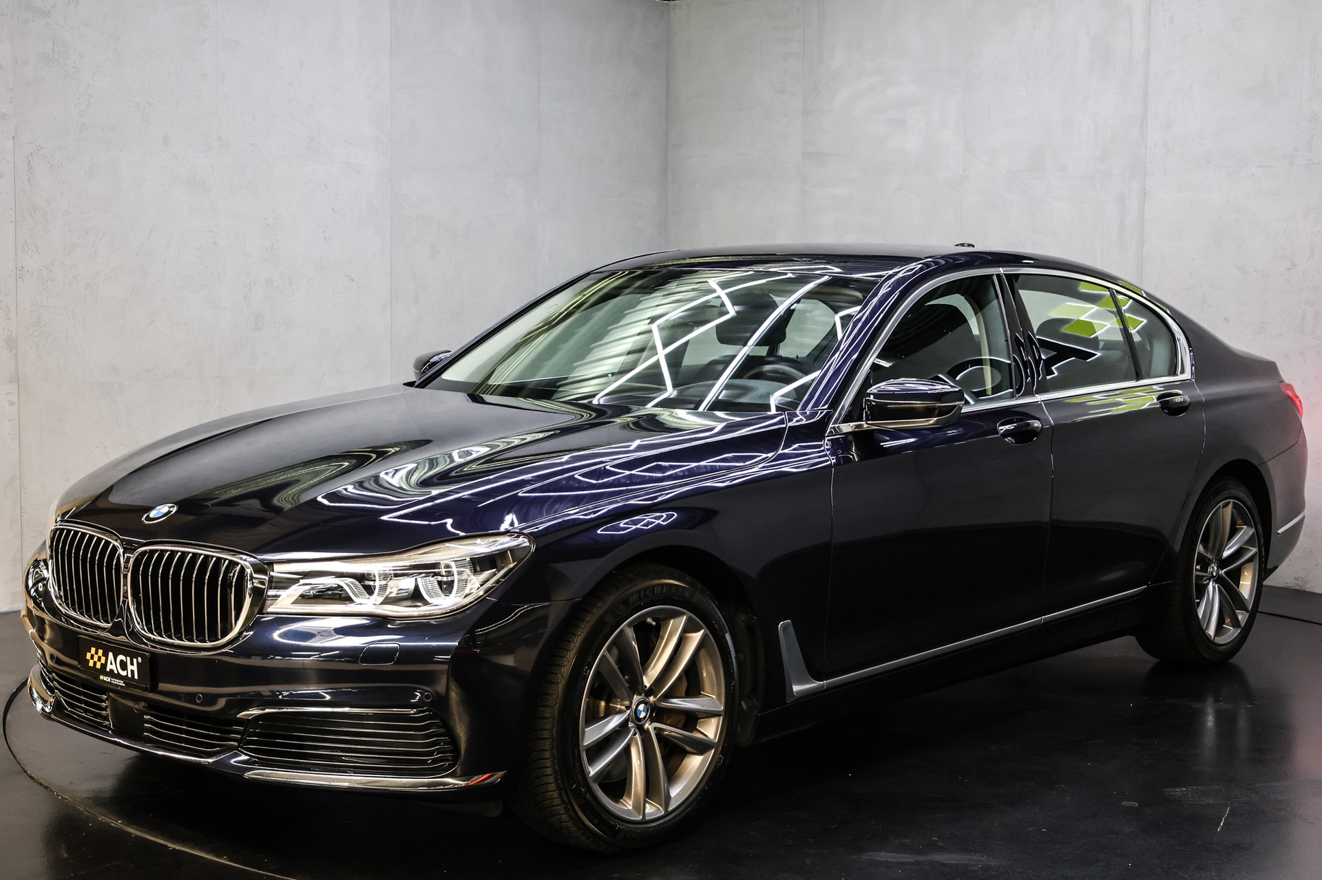 BMW 750i xDrive-image-2