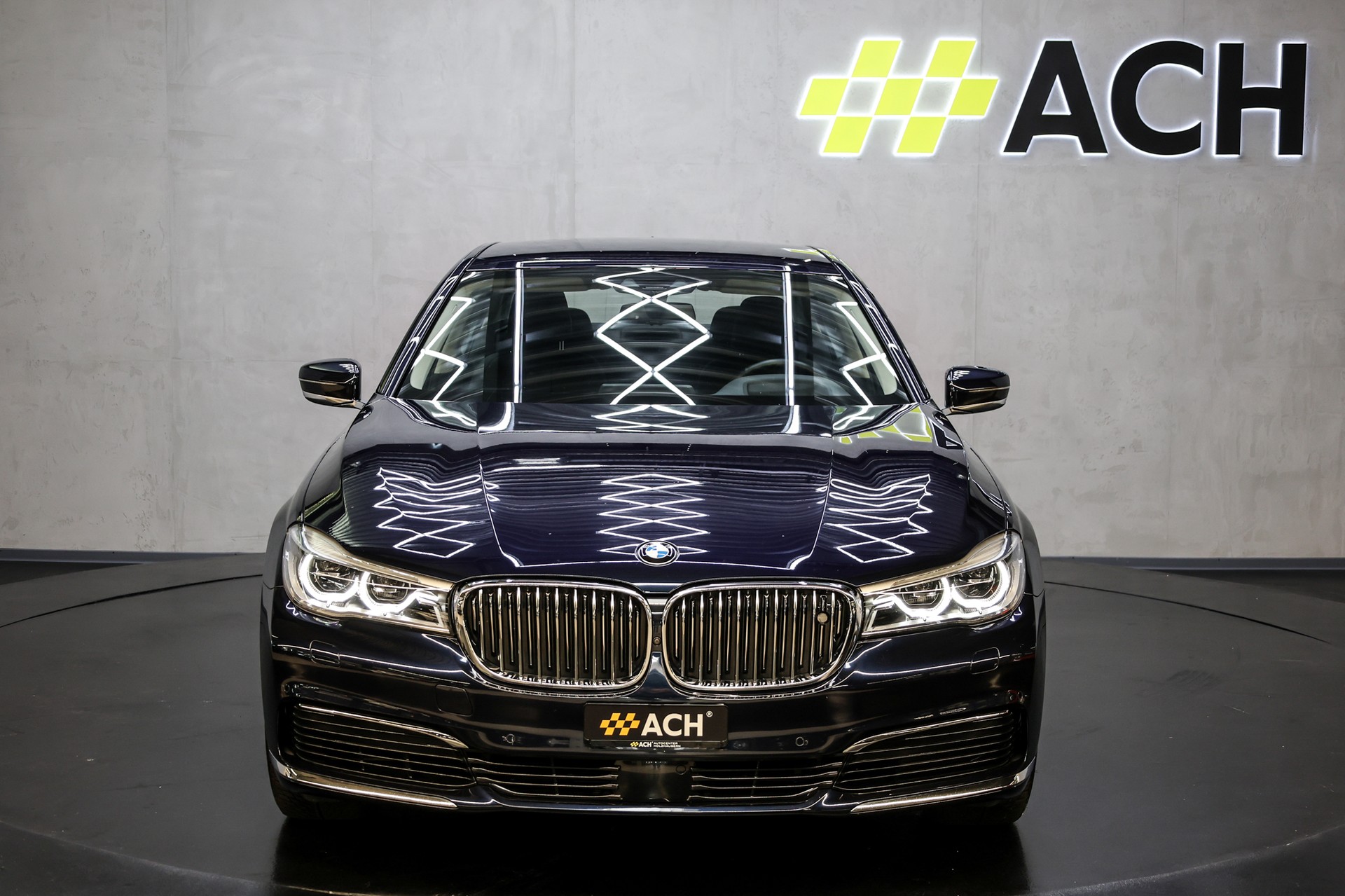 BMW 750i xDrive-image-1