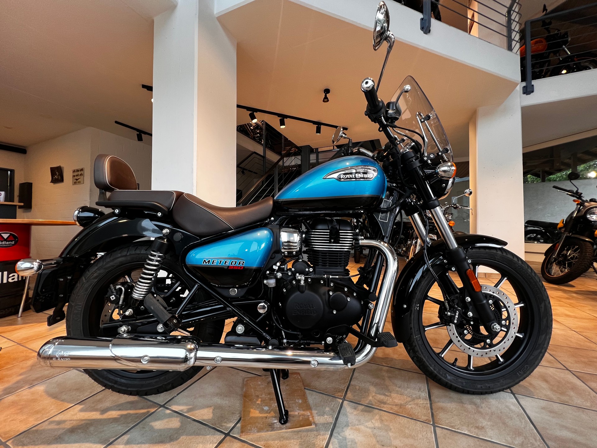 ROYAL ENFIELD Meteor Supernova