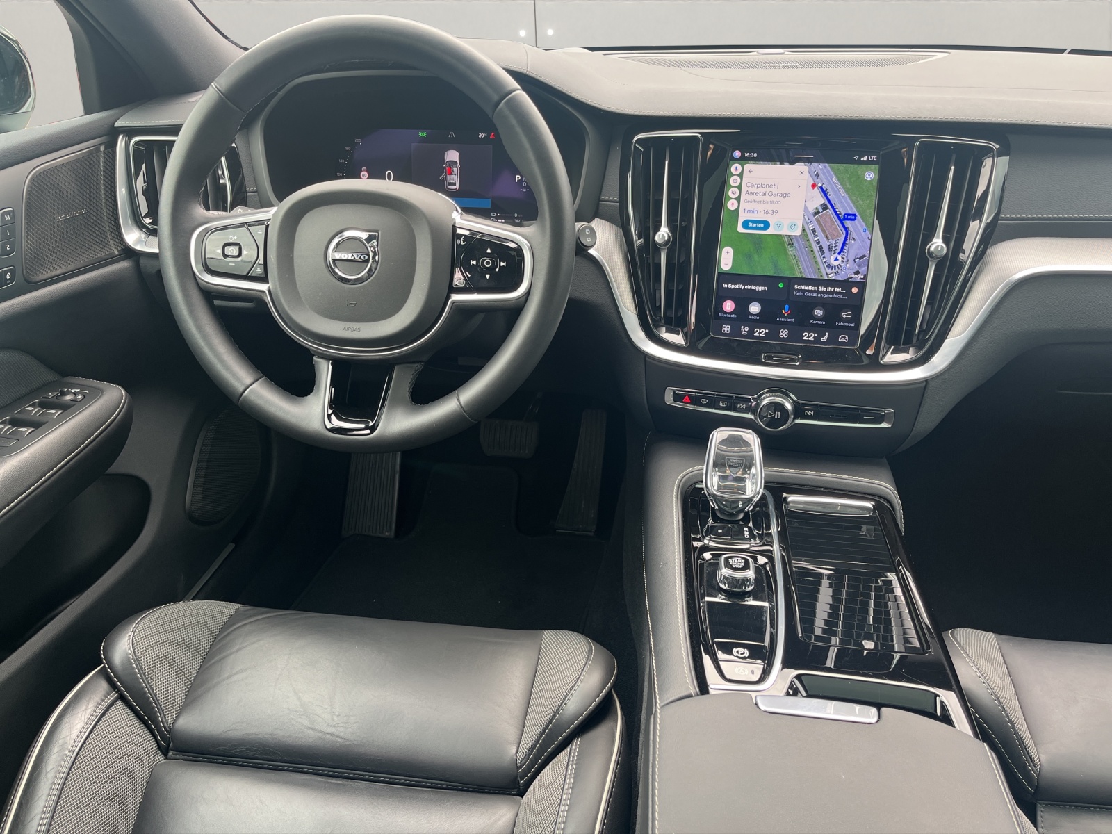 VOLVO V60 2.0 T6 TE Ultimate Dark eAWD-image-13