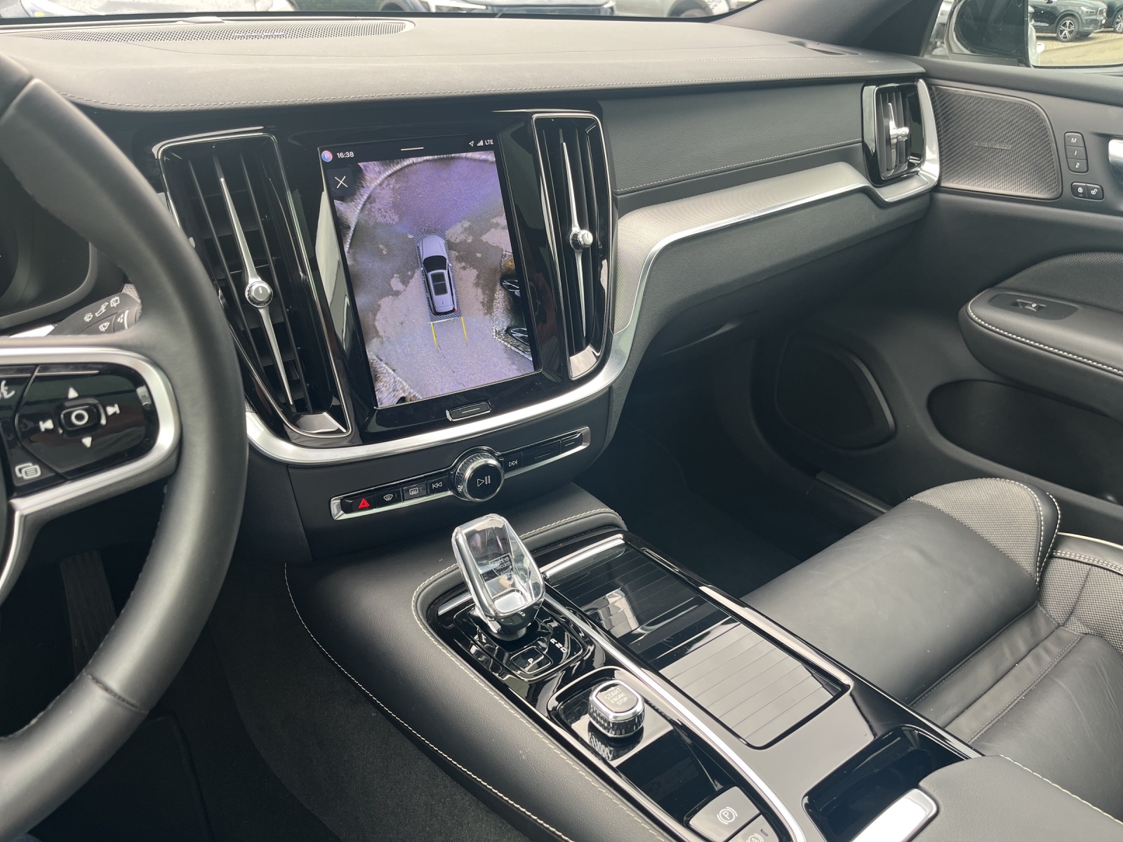 VOLVO V60 2.0 T6 TE Ultimate Dark eAWD-image-14