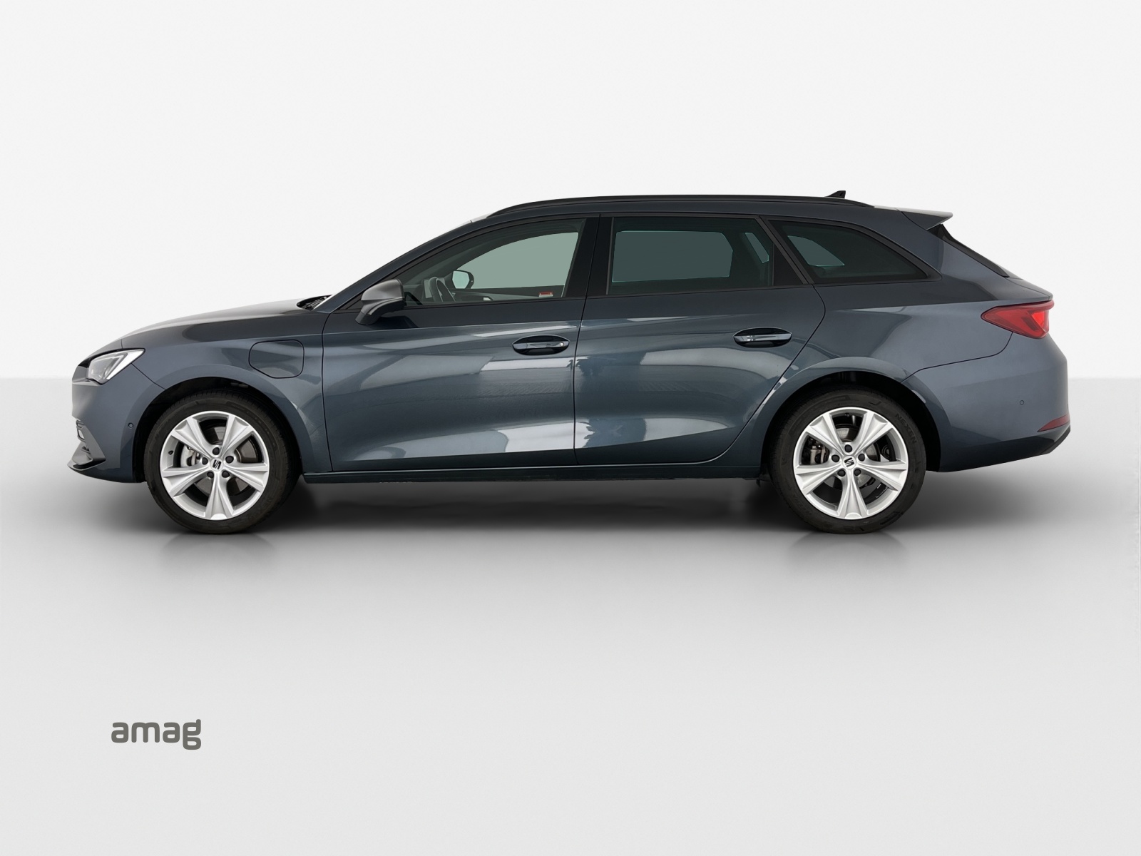 SEAT Leon ST 1.5 eHybrid pHEV DSG FR-image-1