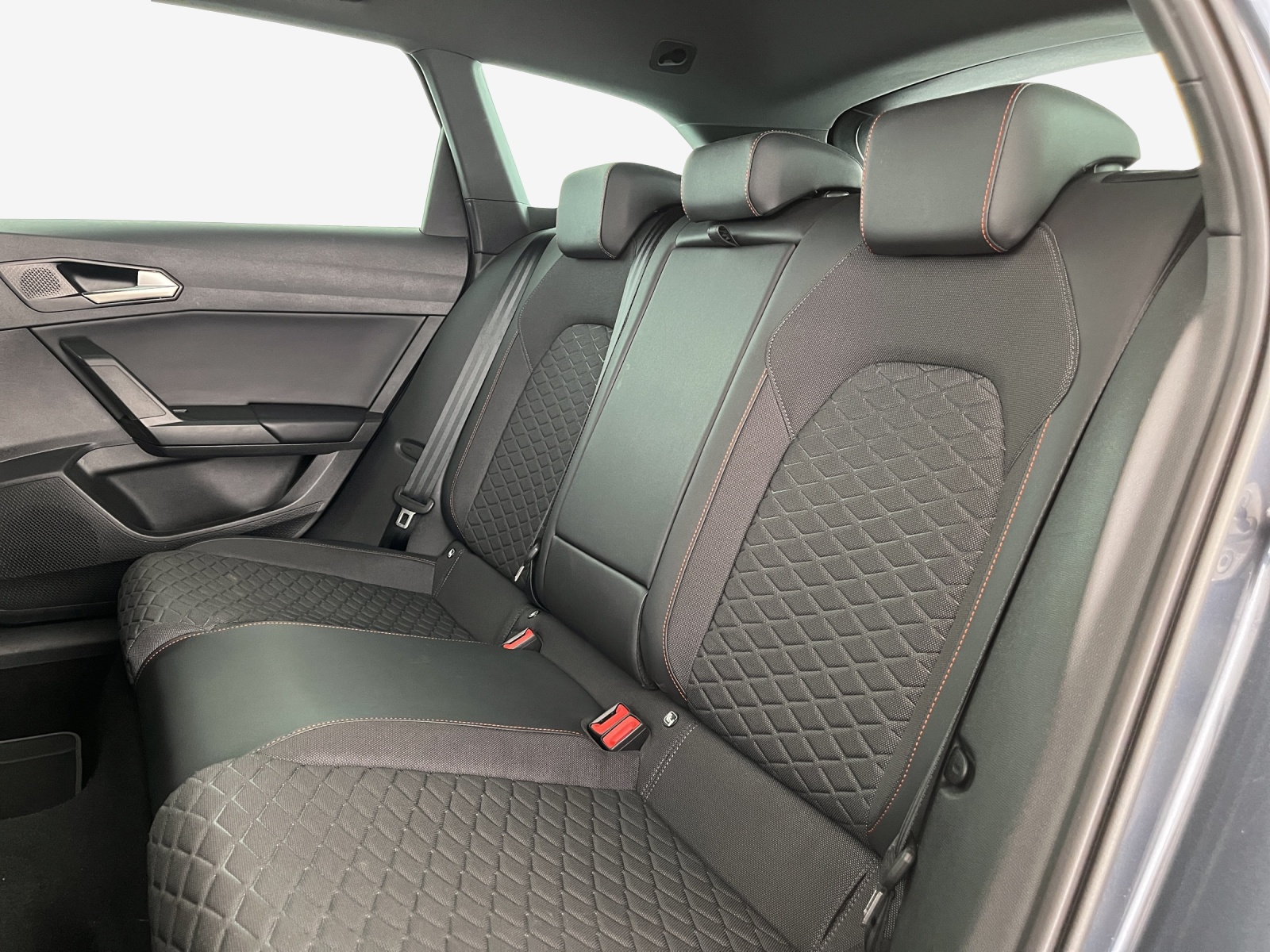 SEAT Leon ST 1.5 eHybrid pHEV DSG FR-image-11