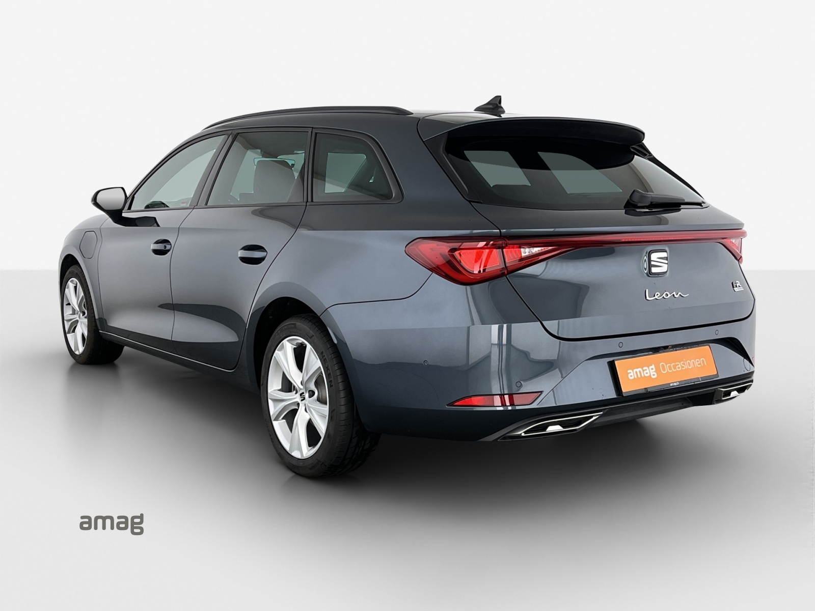 SEAT Leon ST 1.5 eHybrid pHEV DSG FR-image-2